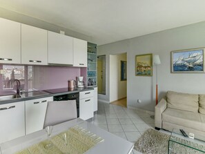 Apartment | Eigene Küche | Wasserkocher mit Kaffee-/Teezubehör, Kühlschrank, Mikrowelle, Ofen