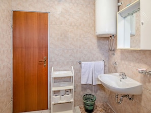 Shower, towels