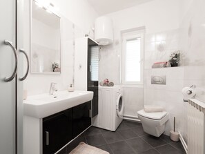 House | Bathroom - Alluring Holiday Home in Korčula with Whirlpool  (Vela Luka)
