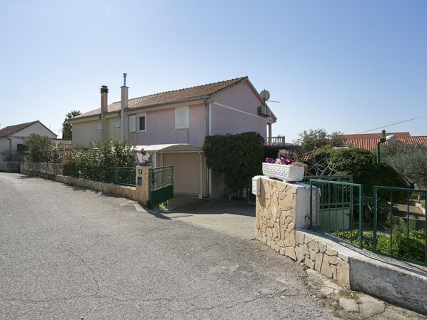 Exterior - Lovely Apartment in Pirovac With Balcony (Pirovac)
