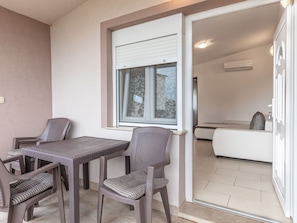 Apartment | Balcony - Waterfront Apartment in Vir with Balcony near Sea Beach (Vir)
