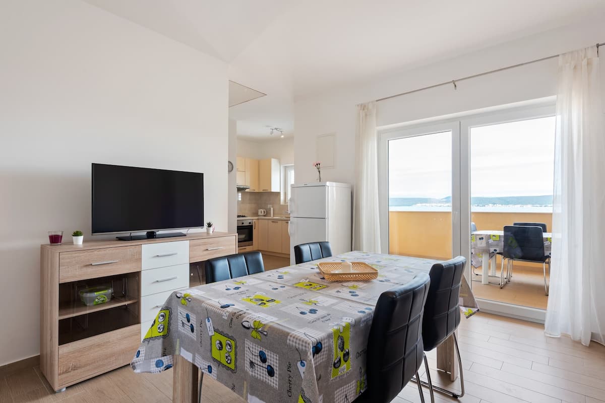Apartment | Dining