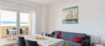 Simplistic Apartment in Neviđane near Sea Beach