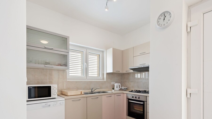 Simplistic Apartment in Neviđane with Balcony