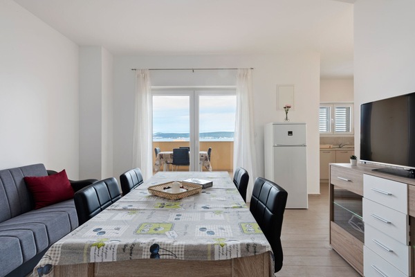 Apartment | Dining