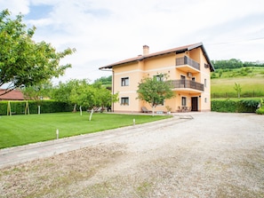 Exterior - Lovely Villa in Krapinske Toplice With Garden and Barbeque (Krapinske Toplice)
