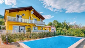 Exterior - Simplistic Holiday Home in Lovran With Swimming Pool (Opatija)