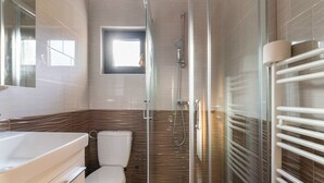 Bathroom - Simplistic Holiday Home in Lovran With Swimming Pool (Opatija)