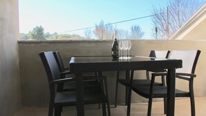 Apartment | Balcony - Simplistic Marijas Apartment in Fažana near Sea Beach (Pula)