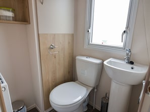 Bathroom - Boutique Home in Hastings With TV (St Leonards-On-Sea)