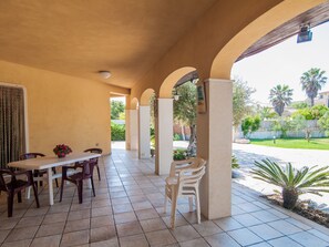 Exterior - Vibrant Villa in Santa Maria del Focallo near Sea (Ispica)