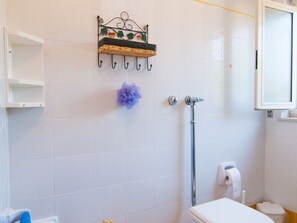 Villa | Bathroom - Vibrant Villa in Santa Maria del Focallo near Sea (Ispica)