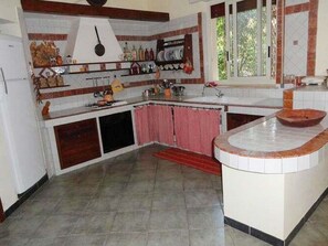 Villa | Private kitchen - Vibrant Villa in Santa Maria del Focallo near Sea (Ispica)