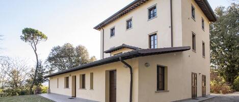 المنشأة من الخارج