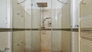Bathroom - Elegant Holiday Home in Sanremo near Sea (Sanremo)
