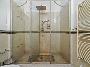 Ferienhaus | Badezimmer | Dusche, Haartrockner, Handtücher