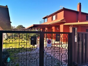 Reception - Tranquil Holiday Home in Roma with Garden near Ostia Antica (Rome)