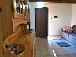 House | Living room - Tranquil Holiday Home in Roma with Garden near Ostia Antica (Rome)
