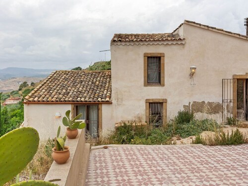 Beautiful Holiday Home in Niscemi With Private Garden