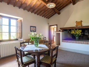 Dining - Vintage Apartment in Rapolano Terme With Swimming Pool (Rapolano Terme)