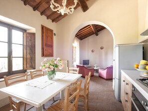 Dining - Secluded Apartment in Rapolano Terme With Garden (Rapolano Terme)