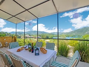Balcony - Nice Apartment With Lake View and Garden (Ploce)