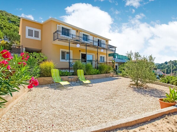Exterior - Nice Apartment With Lake View and Garden (Ploce)