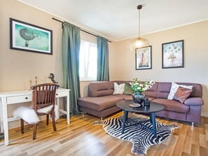Living room - Nice Apartment With Lake View and Garden (Ploce)
