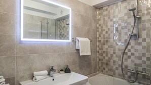 Baignoire, serviettes fournies