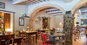 Cottage | Dining