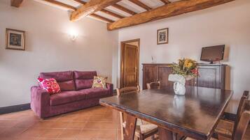 Cottage | Dining