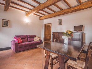 Dining - Holiday Home in Magione Near Lake Trasimeno (Magione)
