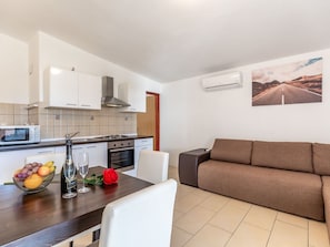 Dining - Waterfront Apartment in Vir With Balcony and Barbecue (Vir)