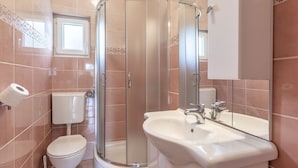 Bathroom - Waterfront Apartment in Vir With Balcony and Barbecue (Vir)