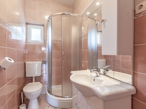 Apartment | Bathroom - Waterfront Apartment in Vir With Balcony and Barbecue (Vir)