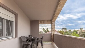 Balcony - Waterfront Apartment in Vir With Balcony and Barbecue (Vir)