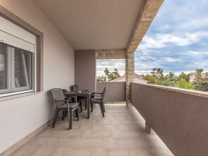 Apartment | Balcony - Waterfront Apartment in Vir With Balcony and Barbecue (Vir)