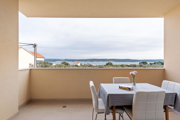 Apartment | Dining
