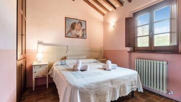 Cottage | 2 bedrooms, bed sheets