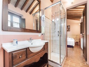 Cottage | Bathroom - Cottage in Umbria With Pool & Garden (Citta della Pieve)