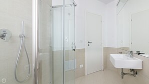 Shower, hair dryer, bidet, towels - Rivazzurra Homes - 55 (Termoli)