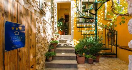 Tranquil Apartment in Marine Zemlje near Stiniva Beach