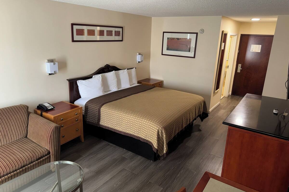 Desk, blackout curtains, iron/ironing board, free WiFi