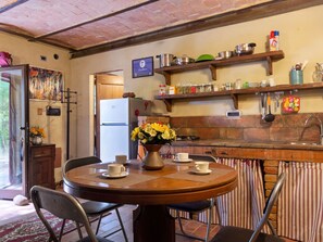 Dining - Secluded Holiday Home in Perugia With Swimming Pool (Perugia)