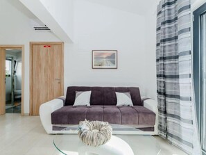 Apartment | Living room - Alluring Apartment in Vir near Sea Beach (Vir)
