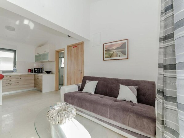 Apartment | Living room - Alluring Apartment in Vir near Sea Beach (Vir)
