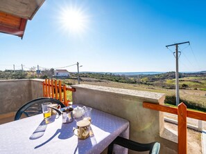 Apartment | Dining - Delightful Apartment in Radovin With Garden (Razanac)