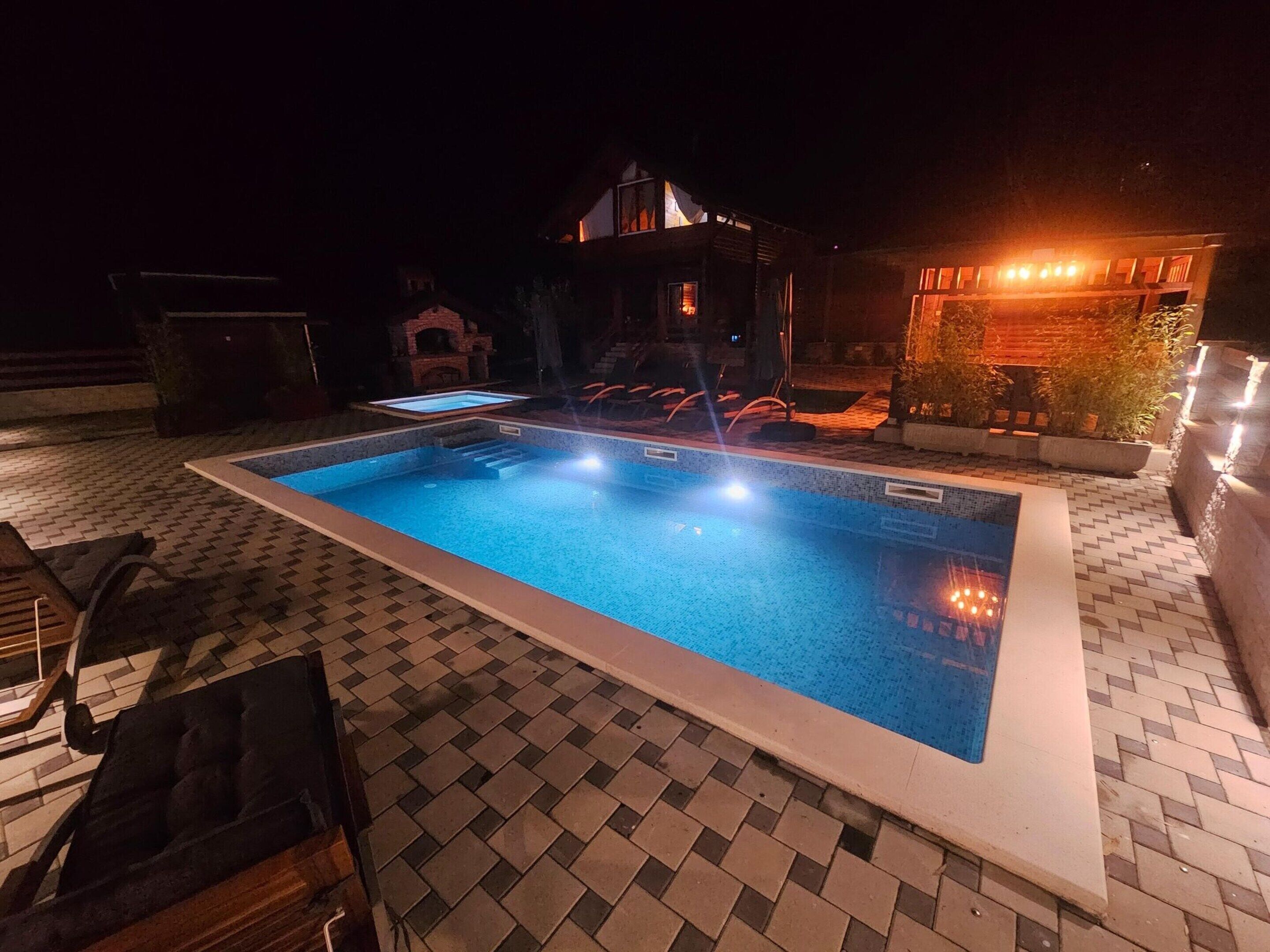 Hồ bơi trong nhà, hồ bơi ngoài trời 