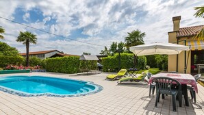 Pool - Beautiful Holiday Home in Zelarino With Pool (Mestre)