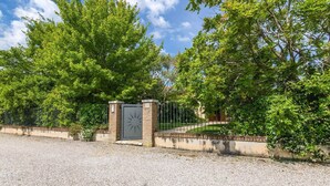 Reception - Beautiful Holiday Home in Zelarino With Pool (Mestre)
